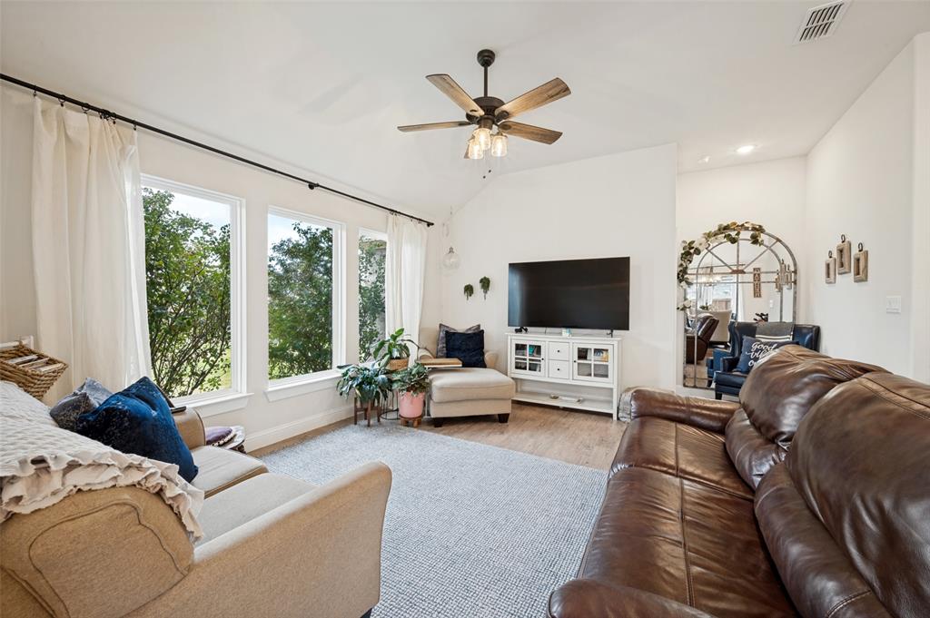 112 Kens Court Property Photo 3