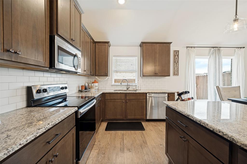 112 Kens Court Property Photo 6