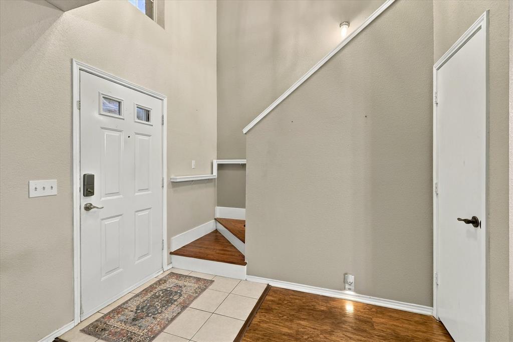 1424 Autumncrest Drive Property Photo 2