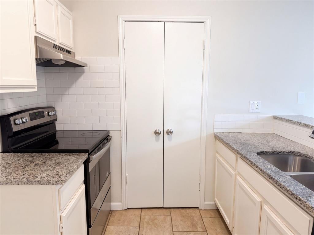 832 Brockden Drive Property Photo 2