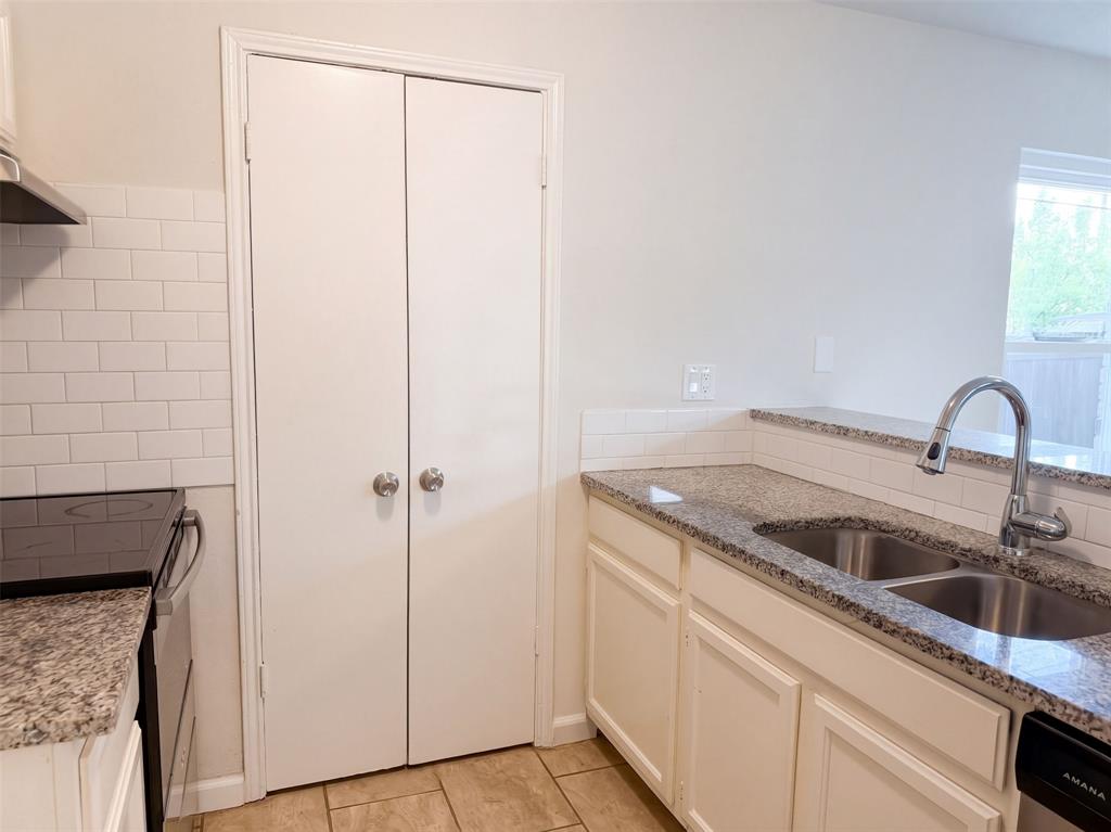 832 Brockden Drive Property Photo 14