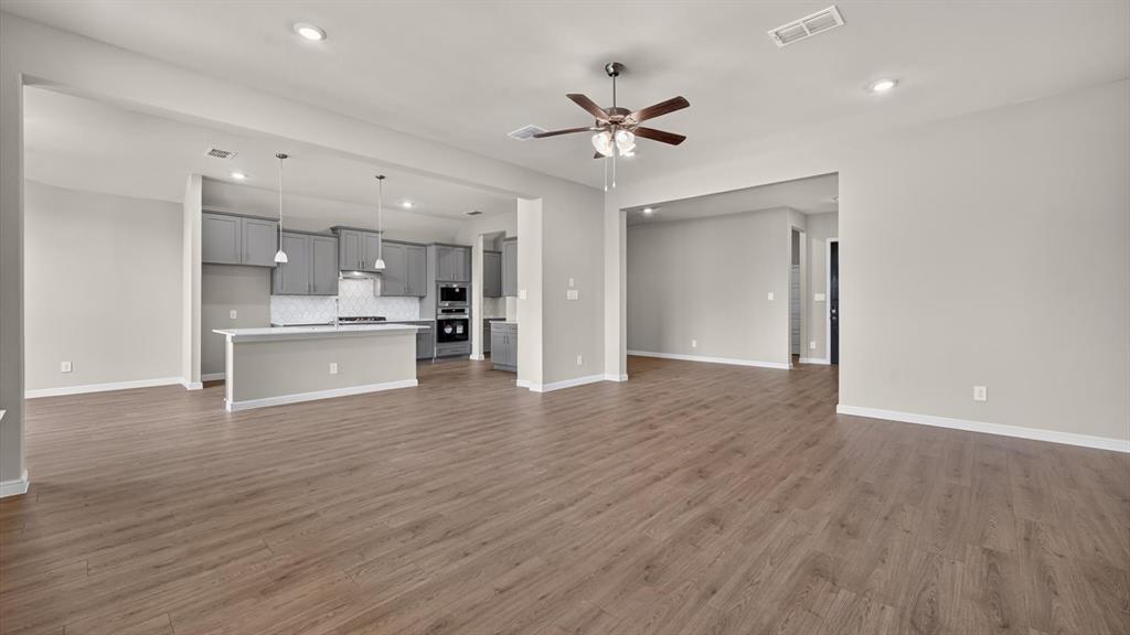 3292 Pier View Street Property Photo 5