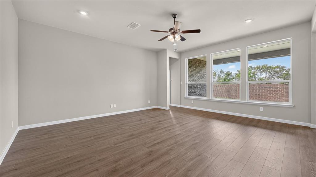 3292 Pier View Street Property Photo 6