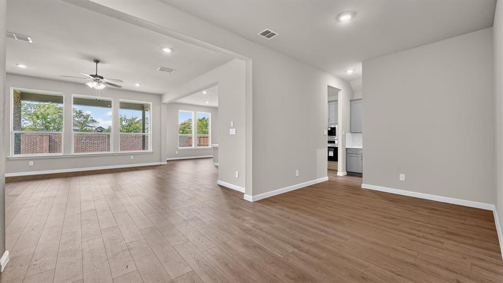 3292 Pier View Street Property Photo 7