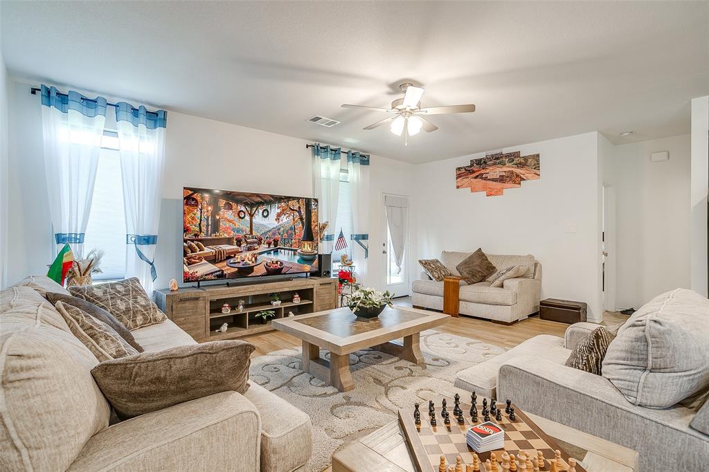 2921 Fox Trail Lane Property Photo 11