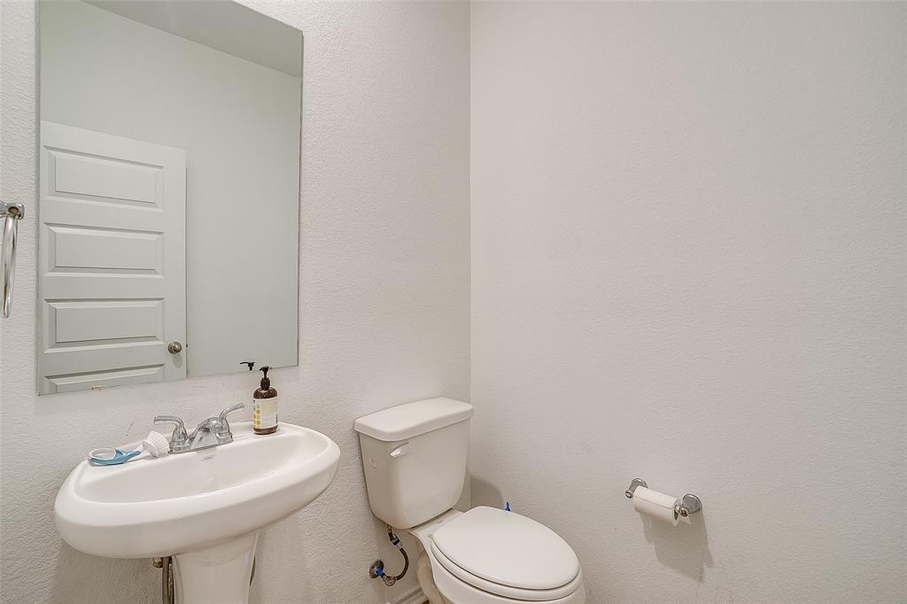 2921 Fox Trail Lane Property Photo 28