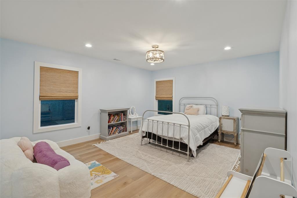 5931 Kenwood Avenue Property Photo 25