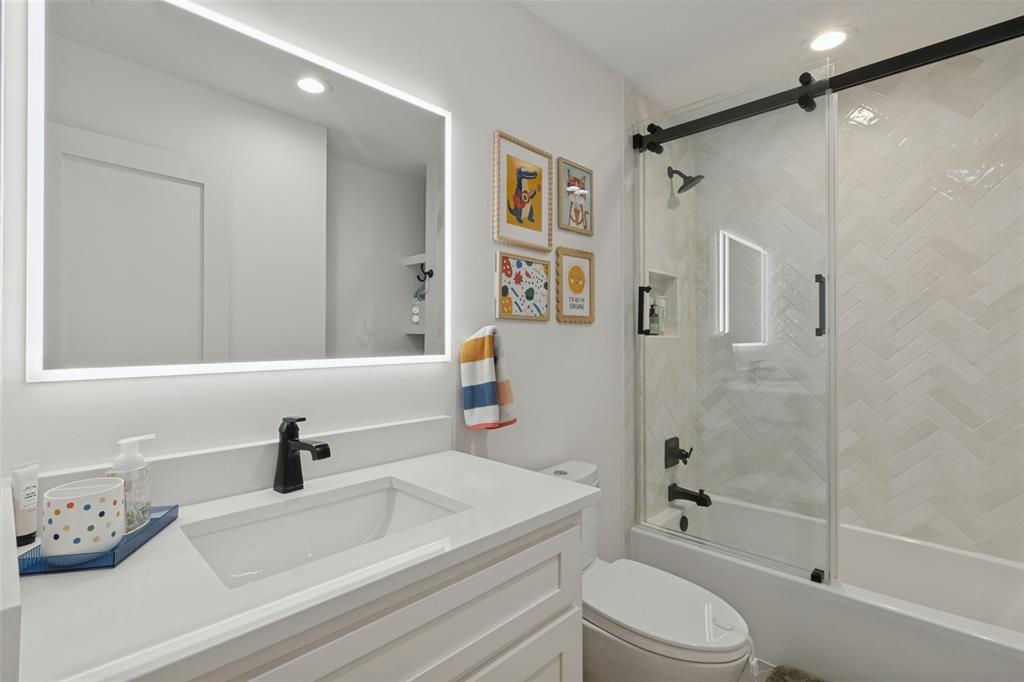 5931 Kenwood Avenue Property Photo 26