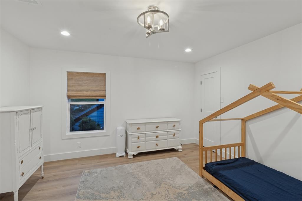 5931 Kenwood Avenue Property Photo 27