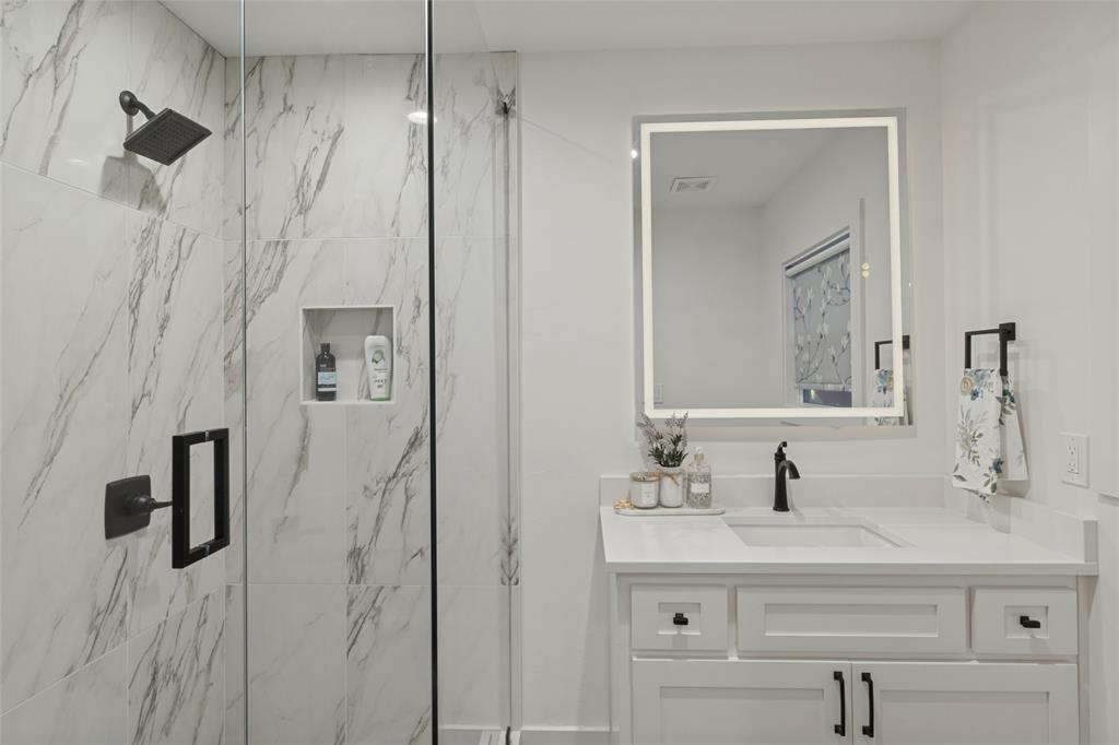 5931 Kenwood Avenue Property Photo 30