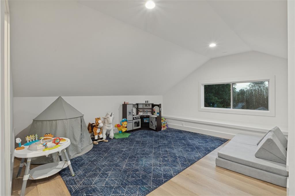 5931 Kenwood Avenue Property Photo 31