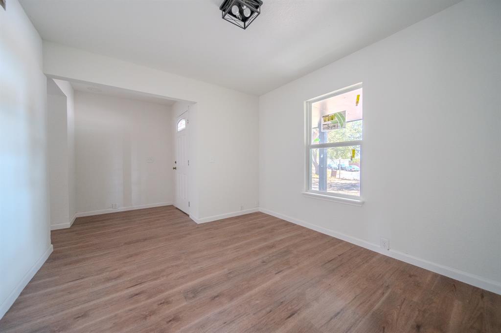 8820 S Normandale Street Property Photo 4