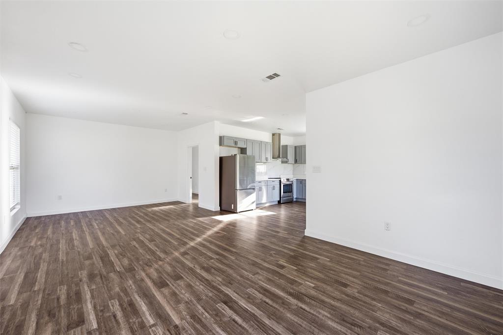 300 S 2nd Street Property Photo 3