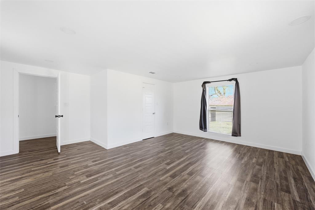 300 S 2nd Street Property Photo 12