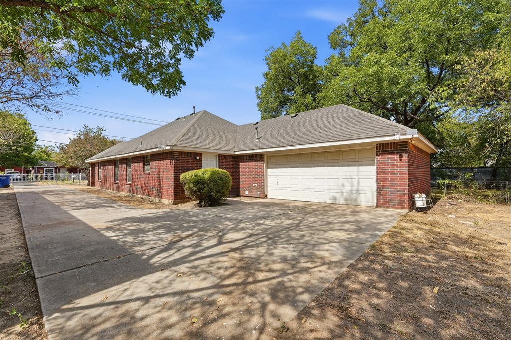 3102 Weisenberger Drive Property Photo 2
