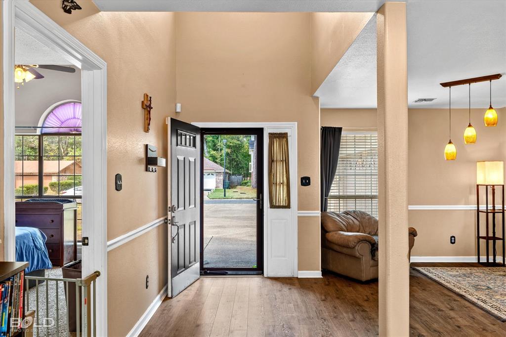 3507 Woodleaf Drive Property Photo 3