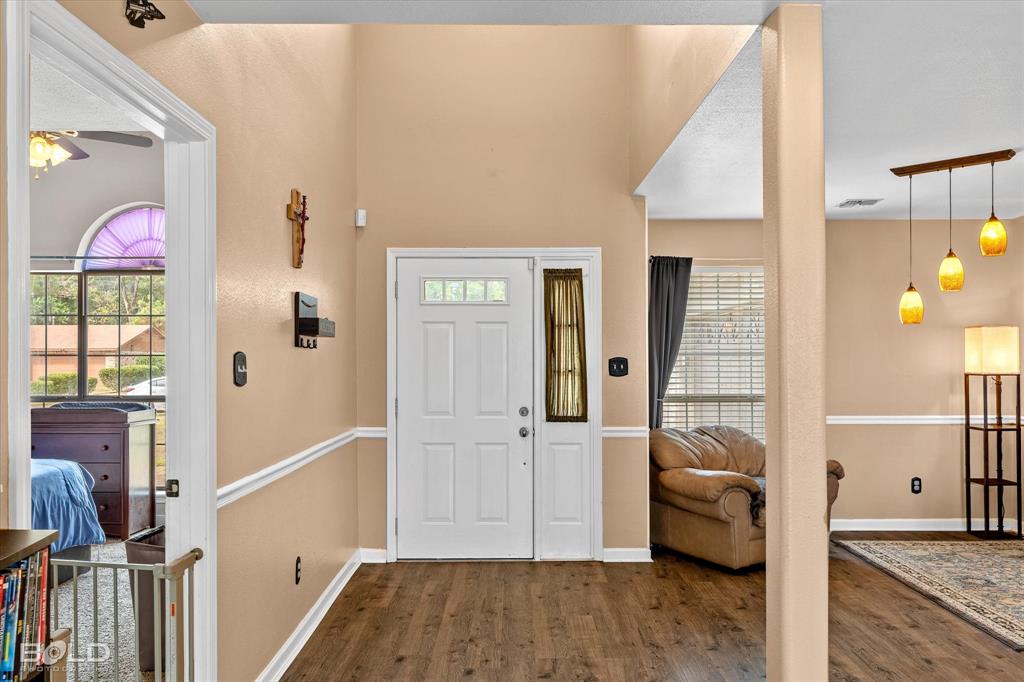 3507 Woodleaf Drive Property Photo 4