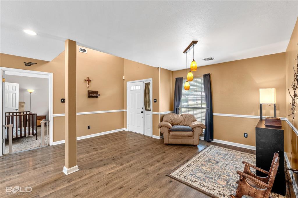 3507 Woodleaf Drive Property Photo 5