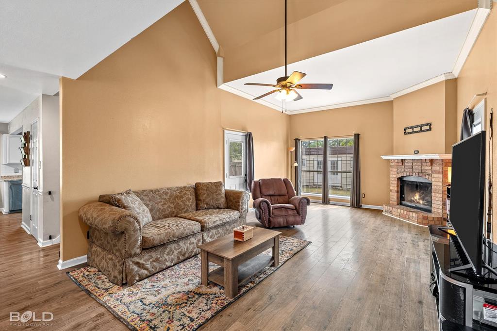 3507 Woodleaf Drive Property Photo 7