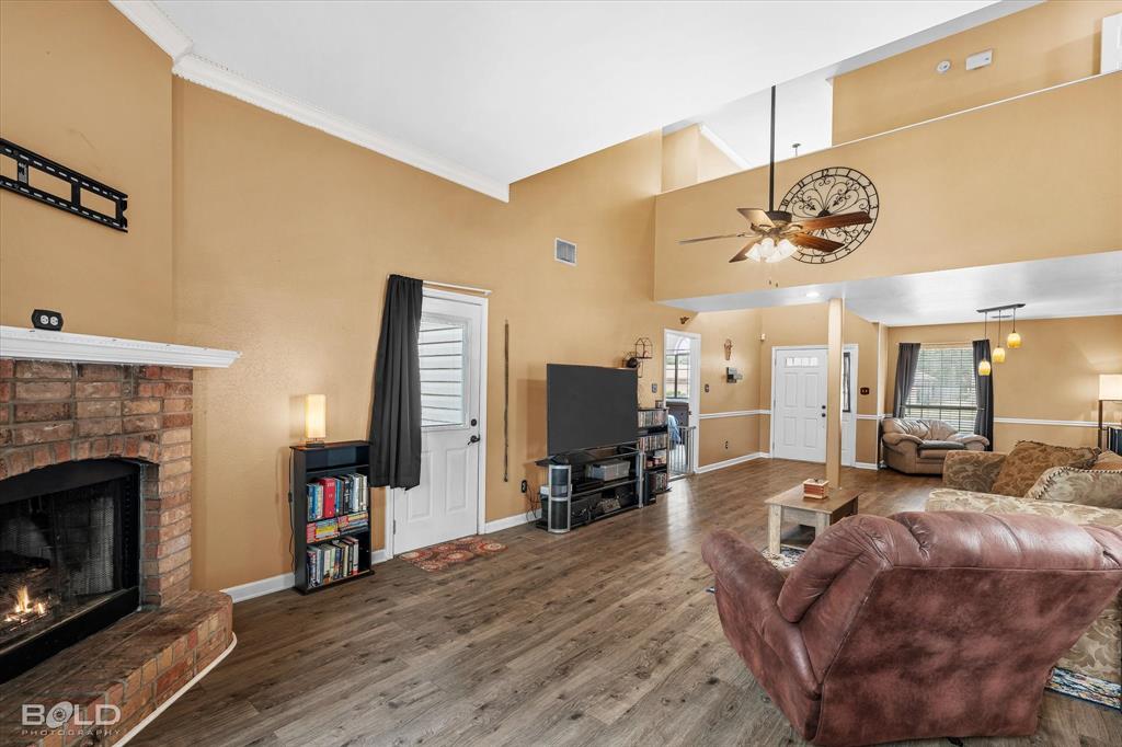 3507 Woodleaf Drive Property Photo 8