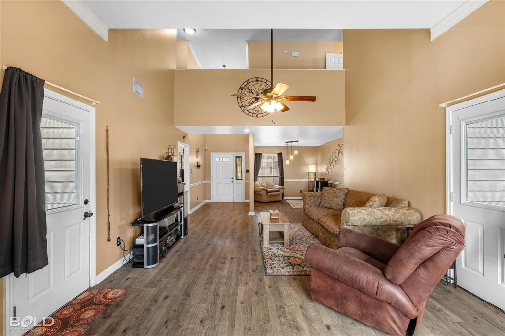 3507 Woodleaf Drive Property Photo 9