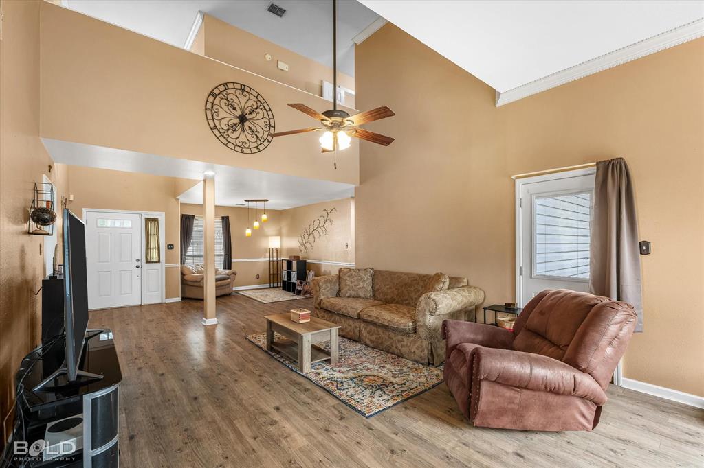 3507 Woodleaf Drive Property Photo 10