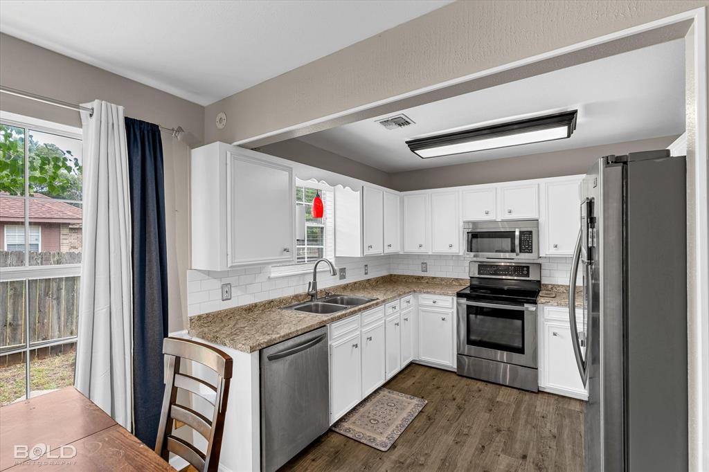 3507 Woodleaf Drive Property Photo 11