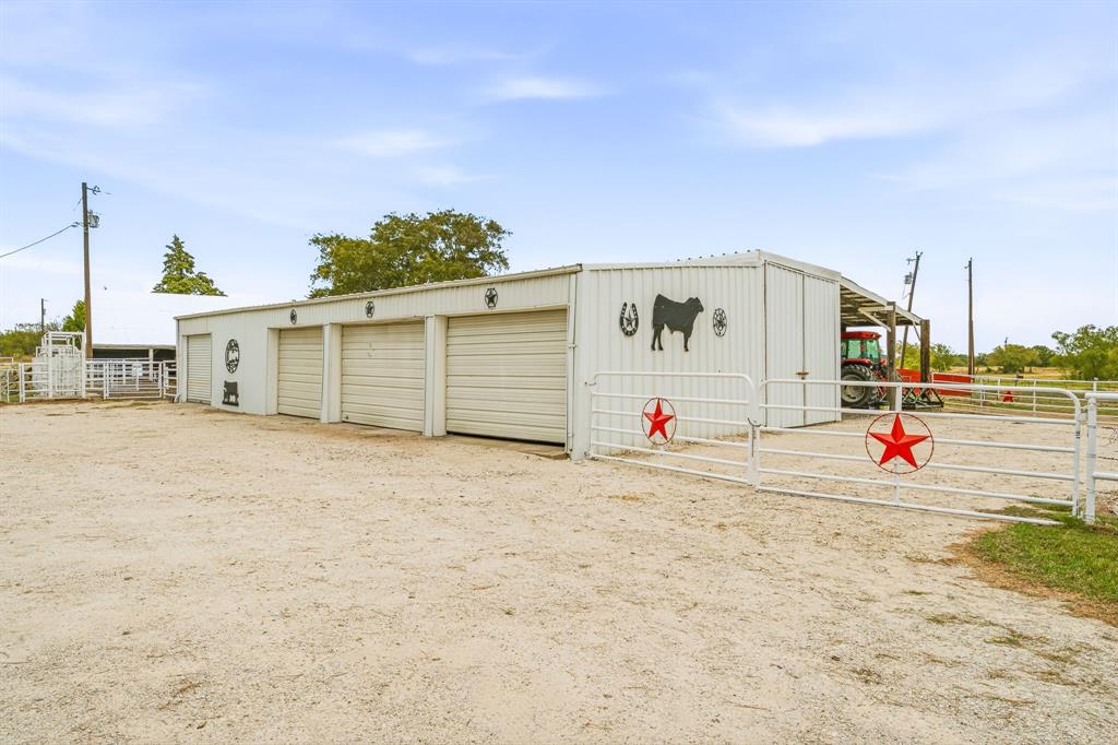 4703 Pure Country Lane Property Photo 17