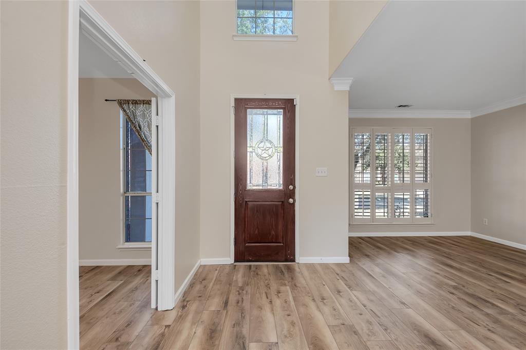 2319 Comanche Trail Property Photo 4