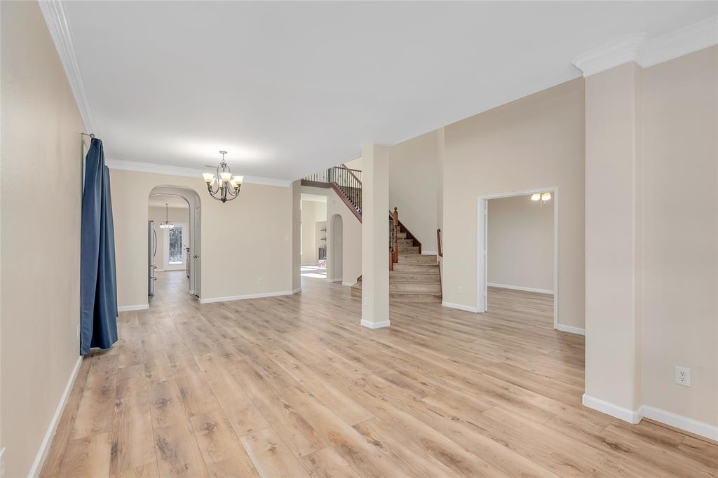 2319 Comanche Trail Property Photo 5