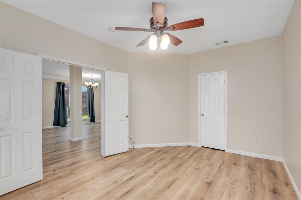 2319 Comanche Trail Property Photo 9