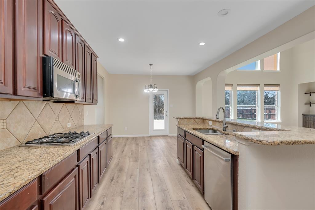 2319 Comanche Trail Property Photo 10