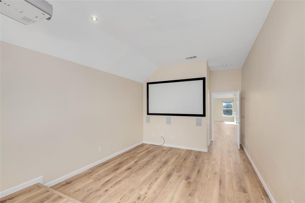 2319 Comanche Trail Property Photo 21