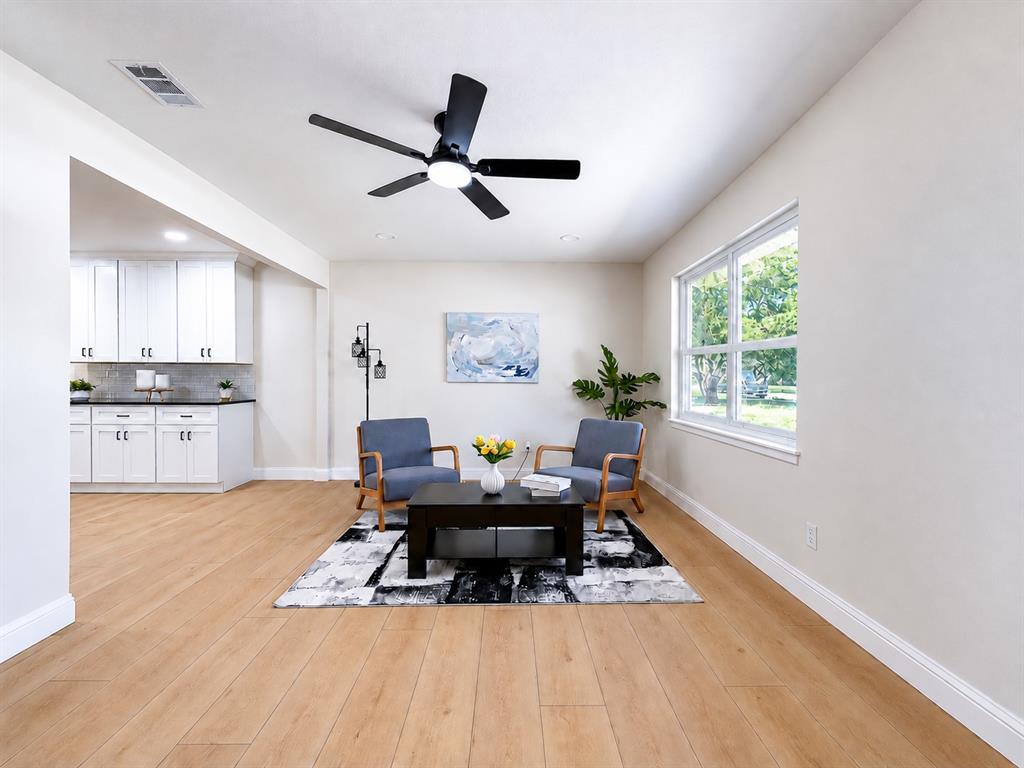 209 W Southern Avenue Property Photo 1