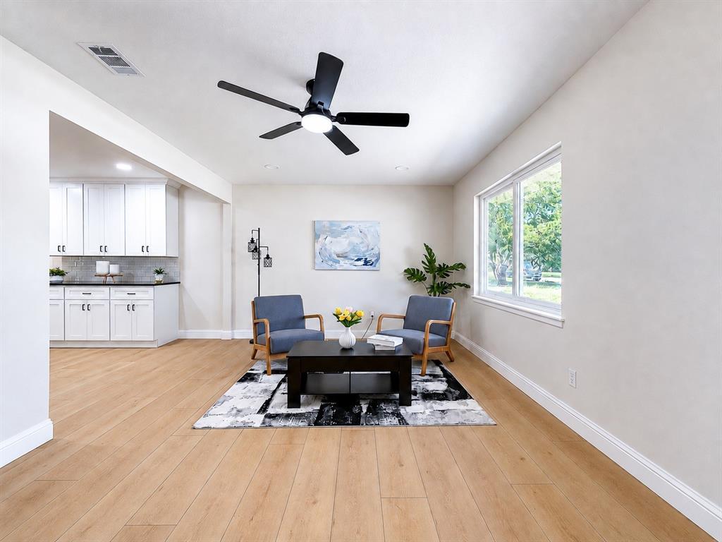 209 W Southern Avenue Property Photo 3