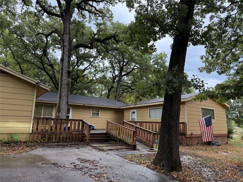 114 Los Arboles Street Property Photo 1