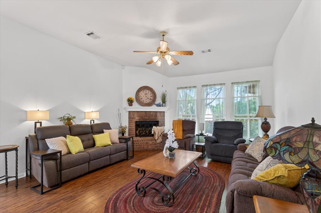 3329 Woodglen Drive Property Photo 10