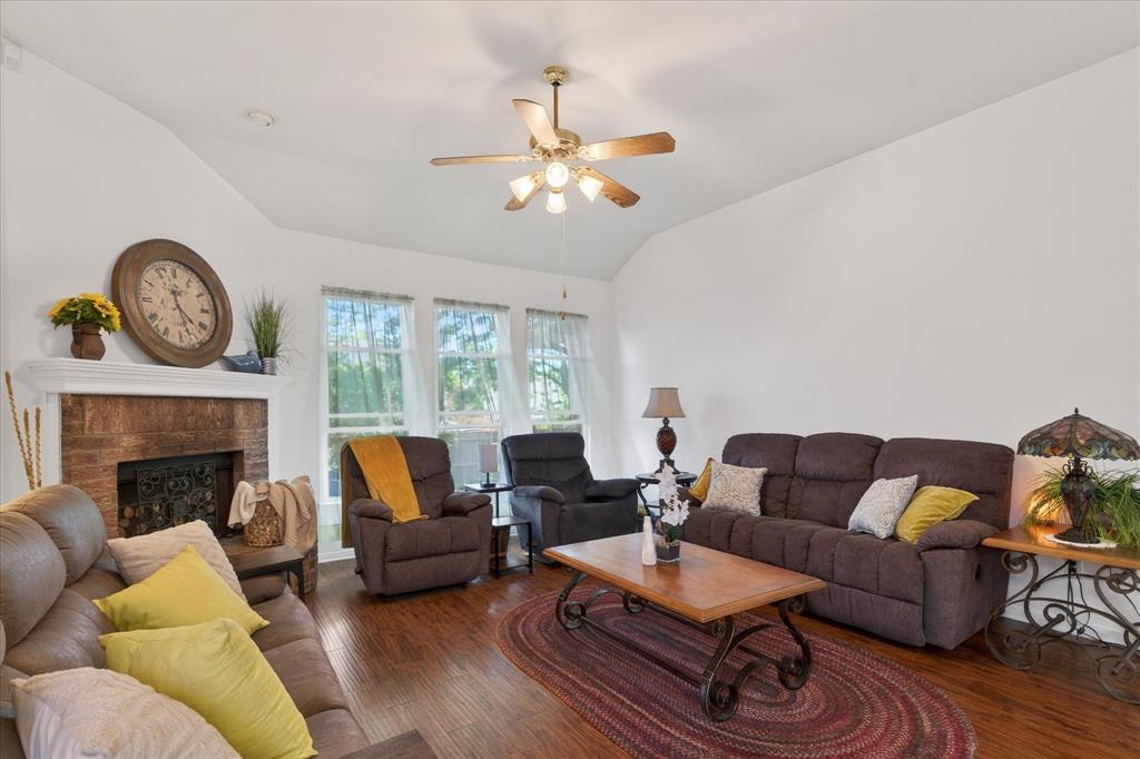 3329 Woodglen Drive Property Photo 11