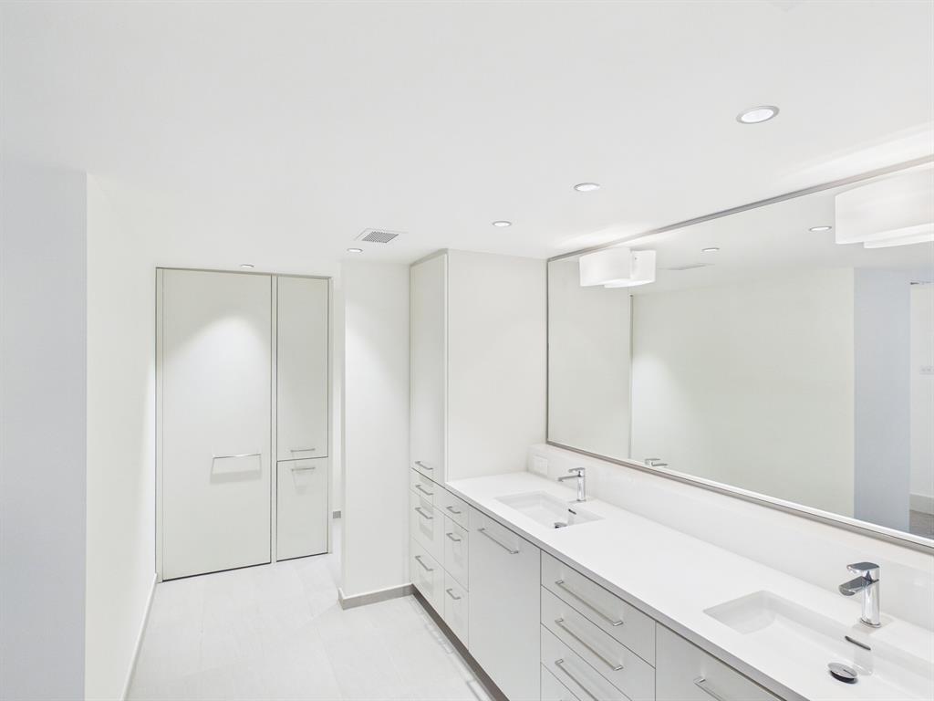 1111 Lagoon Property Photo 12