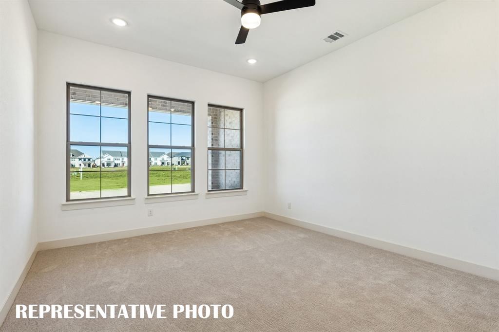 15826 Gladeside Avenue Property Photo 9