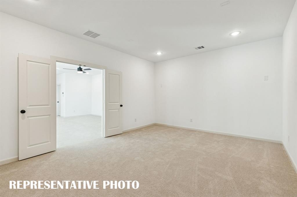 15826 Gladeside Avenue Property Photo 14