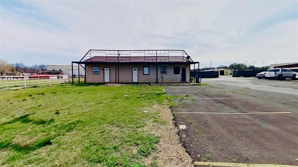 4902 E Highway 199 Property Photo 1