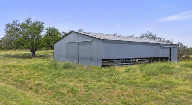 65 Miles Lane Property Photo 4