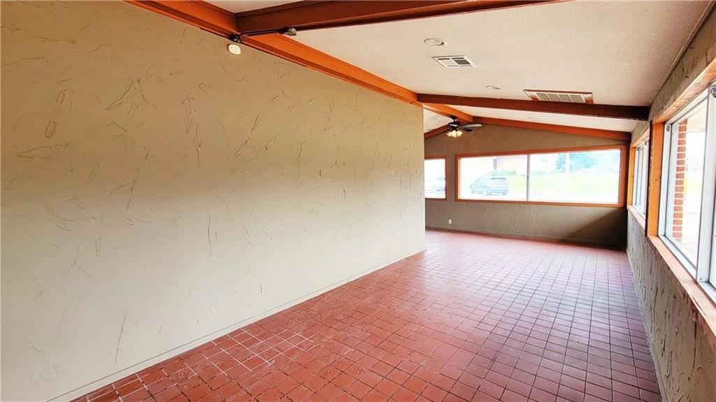 301 S Ellis Street Property Photo 7