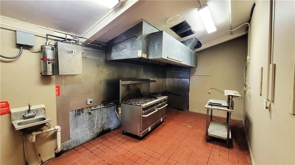 301 S Ellis Street Property Photo 9
