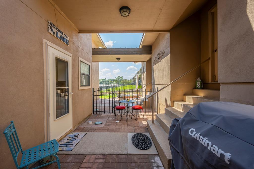 5515 Club Cove Court Property Photo 7