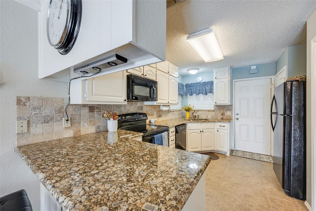 5515 Club Cove Court Property Photo 14