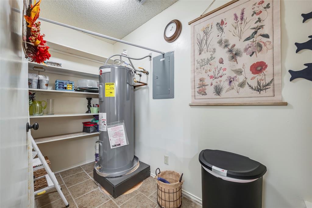 5515 Club Cove Court Property Photo 18