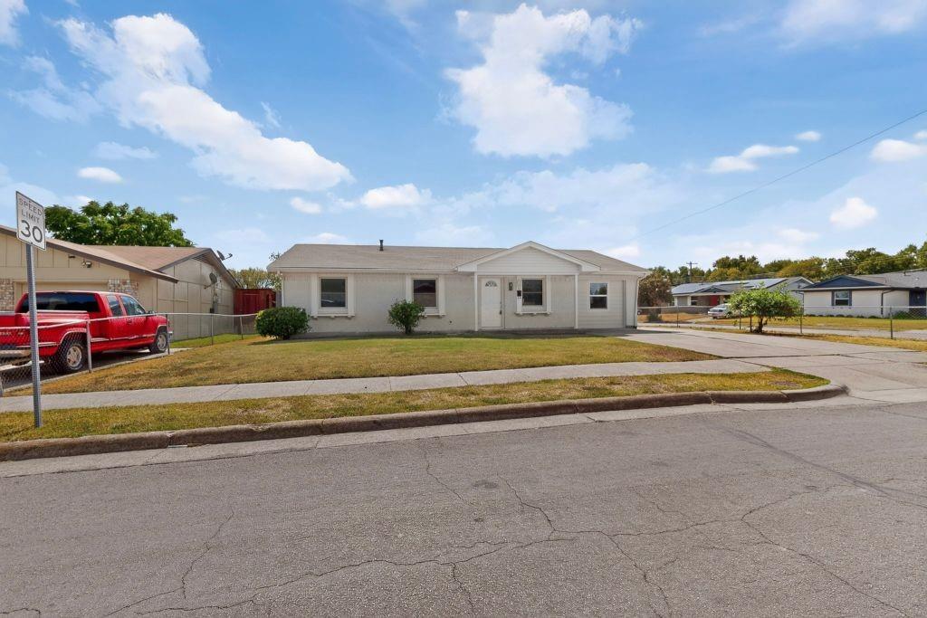 3204 Pacesetter Drive Property Photo 2