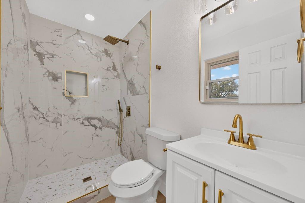 3204 Pacesetter Drive Property Photo 9